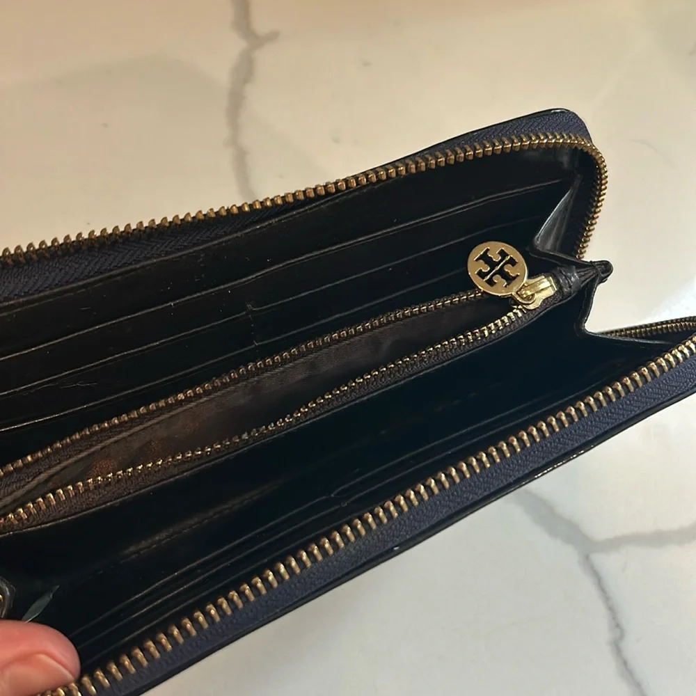 Tory Burch Patent Leather Continental Purple Wallet - Picture 9 of 11